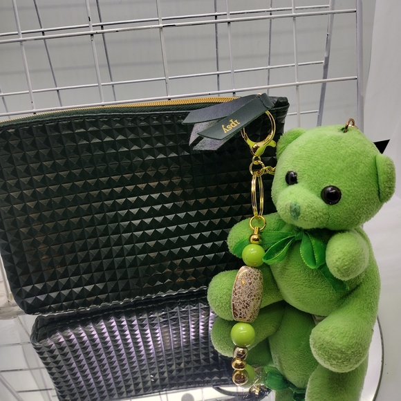 ipsy Green Textured Clutch with Bear Charm - Picture 1 of 5
